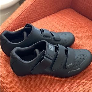 Women’s 9.5 Bontrager spin shoes ~ Like new!